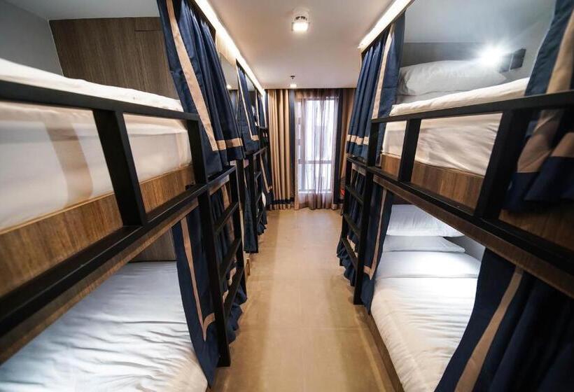 Bed in Shared Room with Shared Bathroom, Unwnd Boutique Hotel Makati