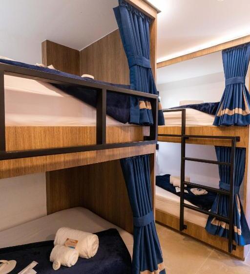 Bed in Shared Room with Shared Bathroom, Unwnd Boutique Hotel Makati