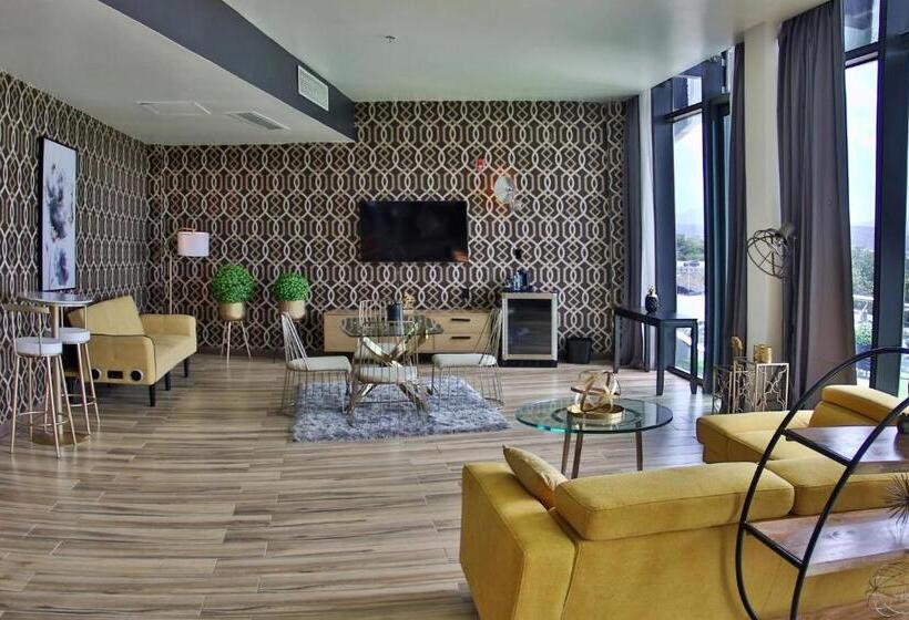 سوئیت با بالکن, Aloft Ponce Hotel & Casino