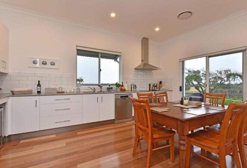 ３ベッドルームハウス, Kinloch Cottage Renovated To New On Daisy Hill Vineyard