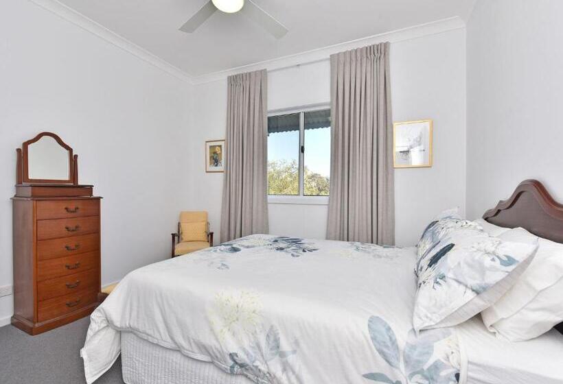 3 Bedroom House, Kinloch Cottage Renovated To New On Daisy Hill Vineyard