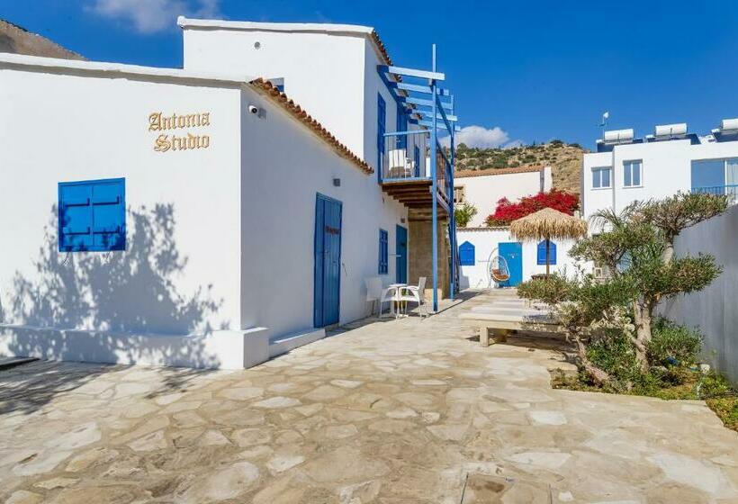 Студия Deluxe, Antonia Studios