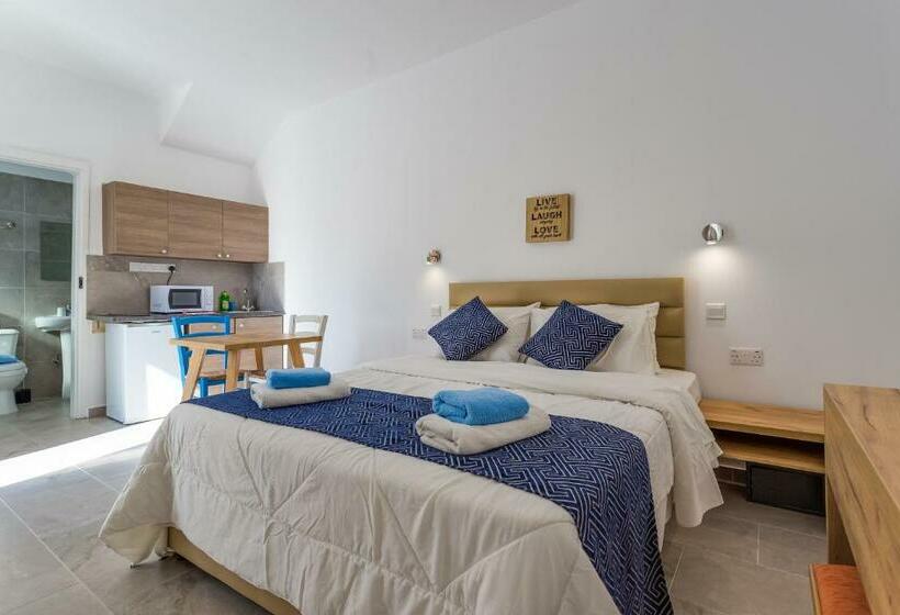 Студия Deluxe, Antonia Studios