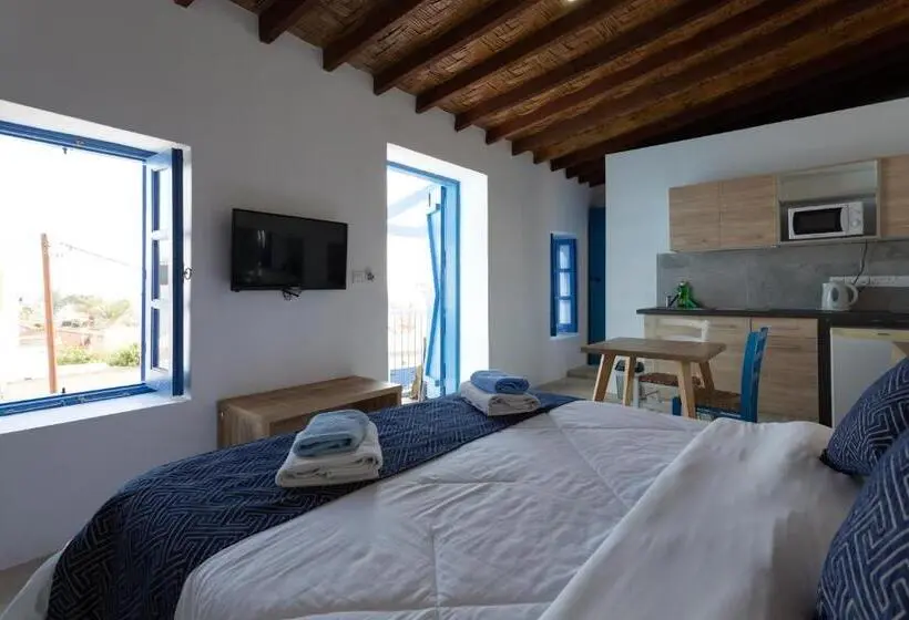 Studio Deluxe, Antonia Studios