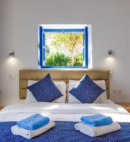 Студия Deluxe, Antonia Studios