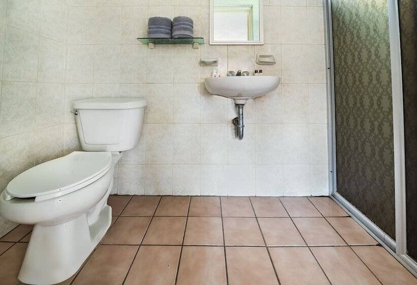 4 Bett Standardzimmer, Capital O Colón, Ciudad Guzmán Jalisco