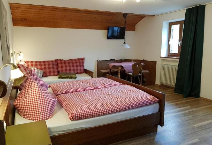 Standard Kolmen Hengen Huone Parveke, Haus Matzl
