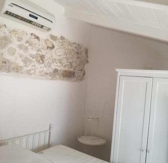 带花园景观的标准工作室, Villaggio Sant'andrea