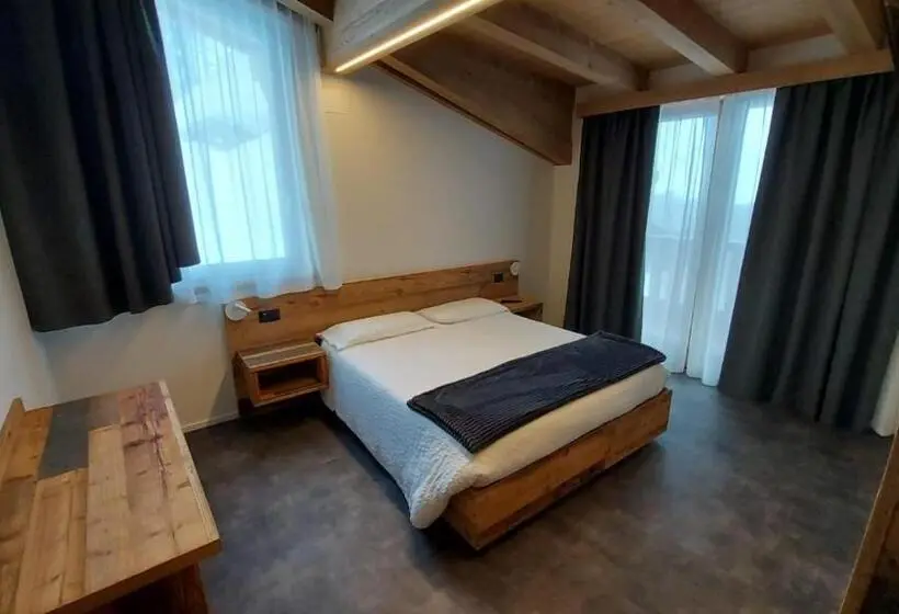 バルコニー付きスタンダードルーム, Albergo Alpino