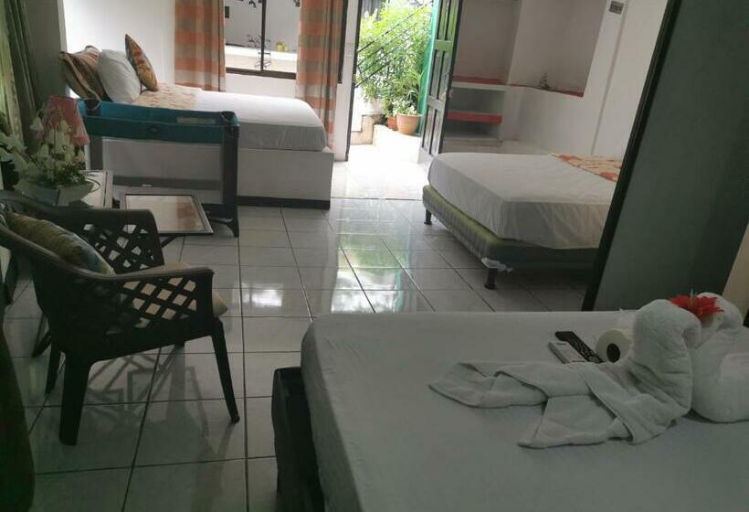 חדר משפחתי, Cabinas Cafe Del Mar