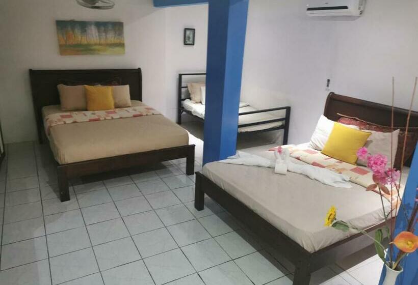 חדר משפחתי, Cabinas Cafe Del Mar