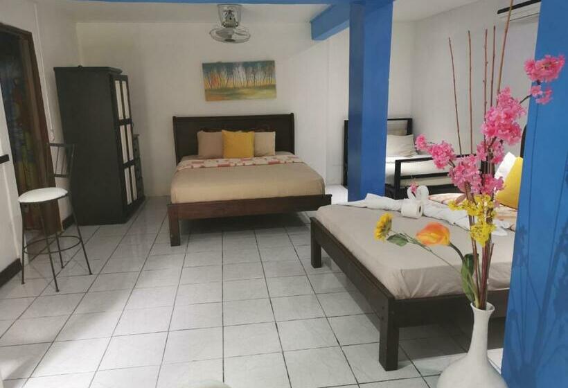 חדר משפחתי, Cabinas Cafe Del Mar