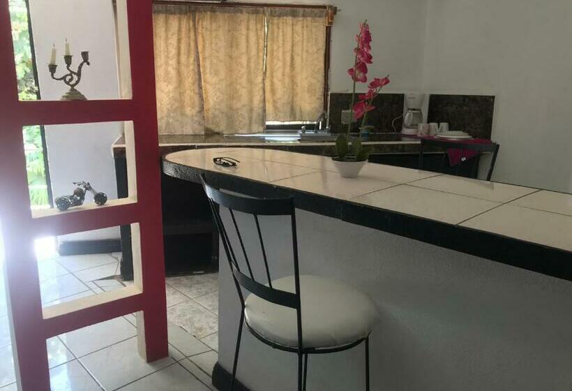 חדר משפחתי, Cabinas Cafe Del Mar