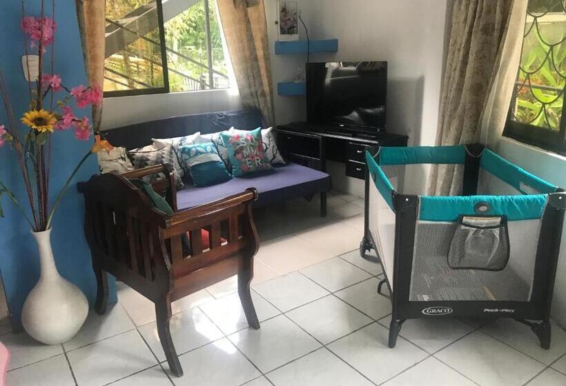 חדר משפחתי, Cabinas Cafe Del Mar