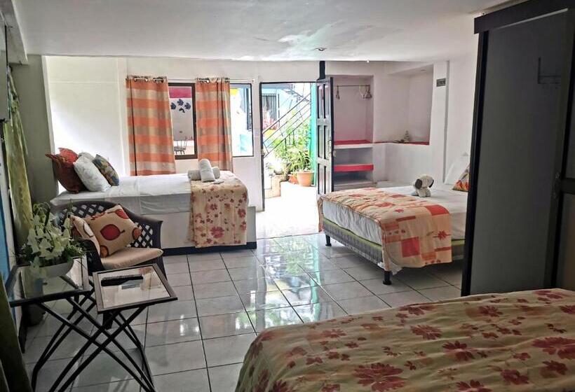 חדר משפחתי, Cabinas Cafe Del Mar