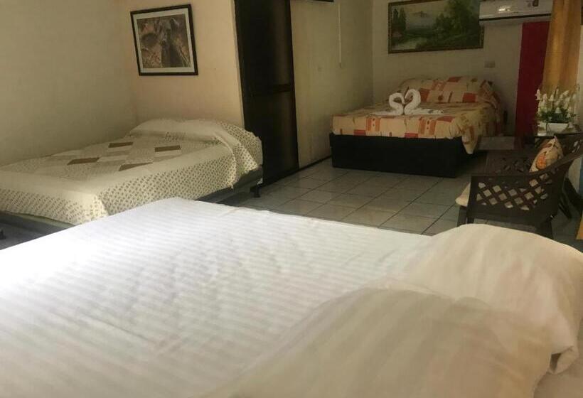 חדר משפחתי, Cabinas Cafe Del Mar