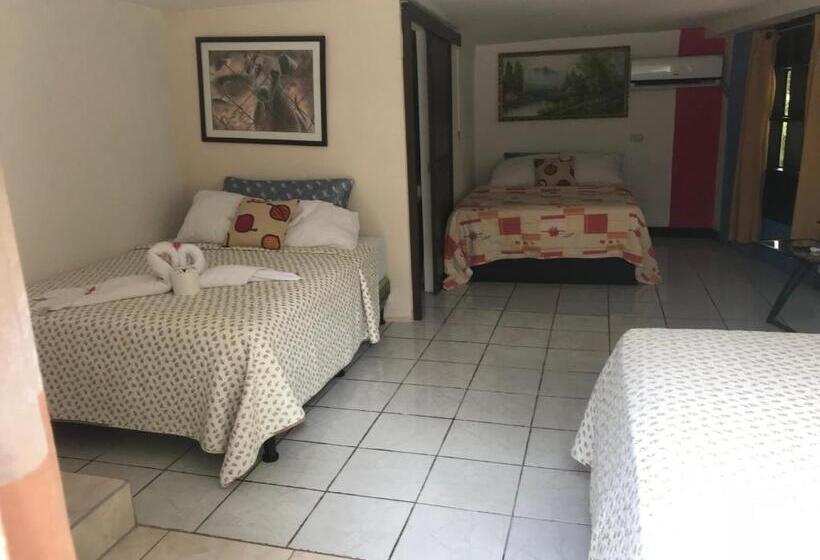 חדר משפחתי, Cabinas Cafe Del Mar