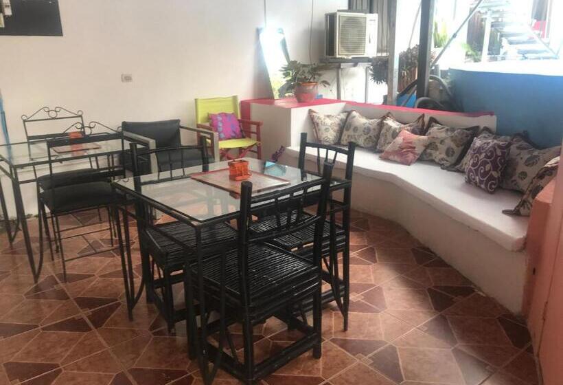 חדר משפחתי, Cabinas Cafe Del Mar