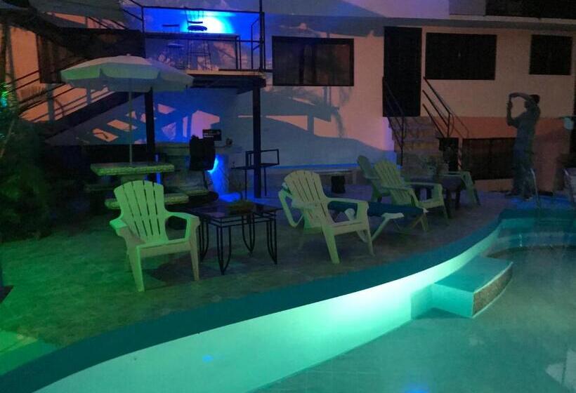 חדר משפחתי, Cabinas Cafe Del Mar