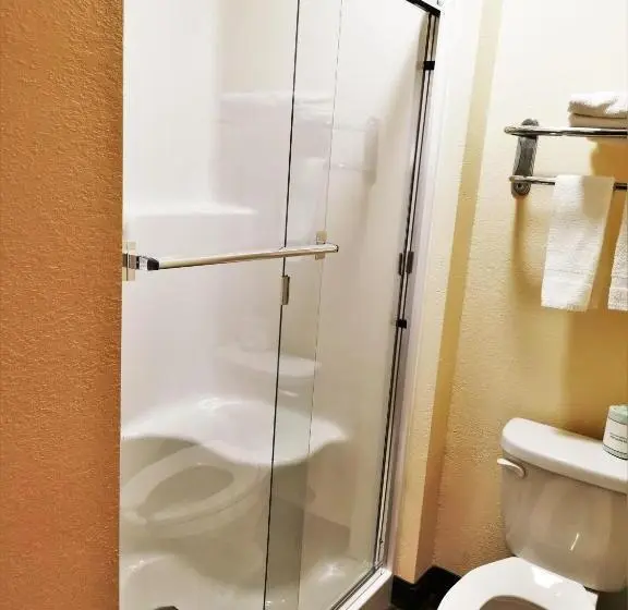 キングサイズベッドのスイートルーム, Travel Inn And Suites  Sikeston Miner I 55 Exit 67