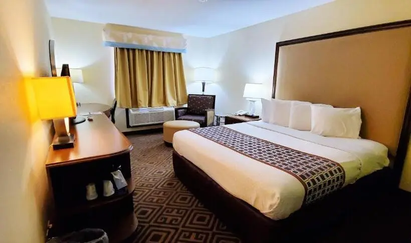 身障者適用キングサイズベッドルーム, Travel Inn And Suites  Sikeston Miner I 55 Exit 67