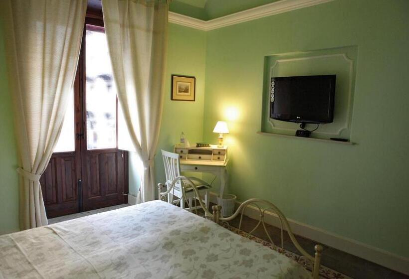 غرفة قياسية ثلاثية مزودة بشرفة, Al Duomo Inn