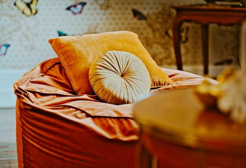 家庭房带园景, Chateau De Crazannes