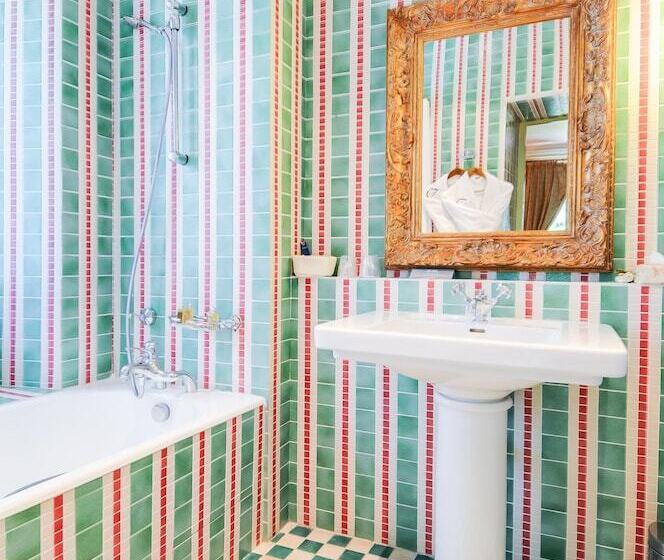 غرفة برستيج, Château De La Tour Du Puits