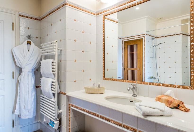 جناح جونيور, Château De La Tour Du Puits