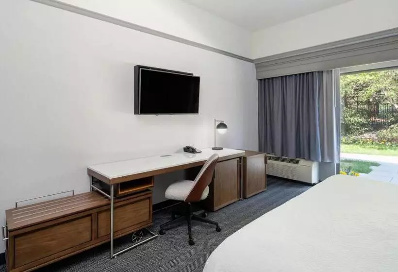 اتاق استاندارد با تخت بزرگ, Courtyard By Marriott Colorado Springs South