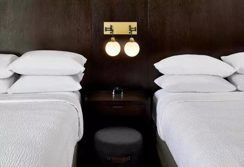 ２ダブルベッドのスタンダードルーム, Four Points By Sheraton Tallahassee Downtown