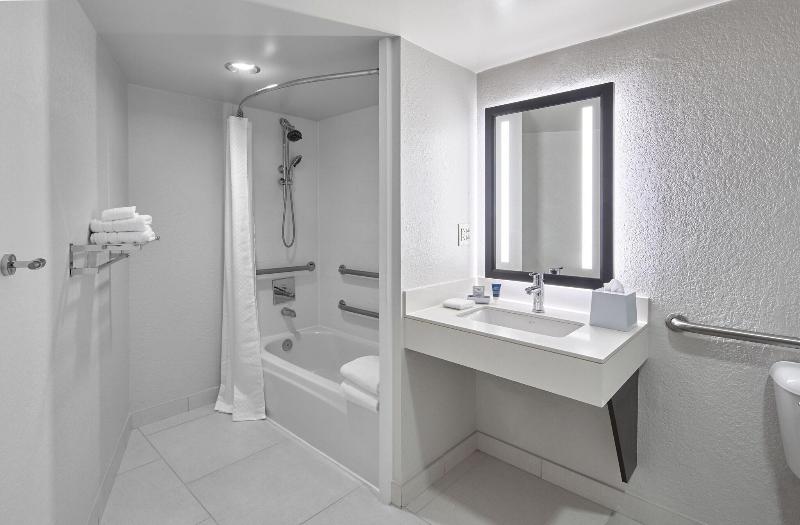 Полулюкс Кровать Кинг, Four Points By Sheraton Tallahassee Downtown