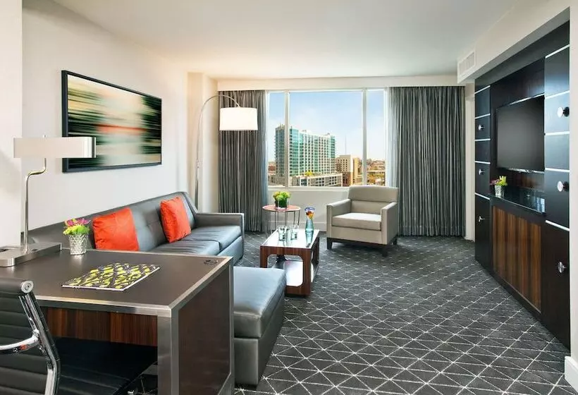 سوییت اجرایی, Hilton Nashville Downtown