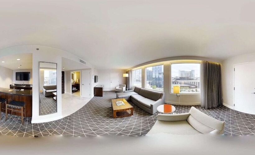 سوییت اجرایی, Hilton Nashville Downtown