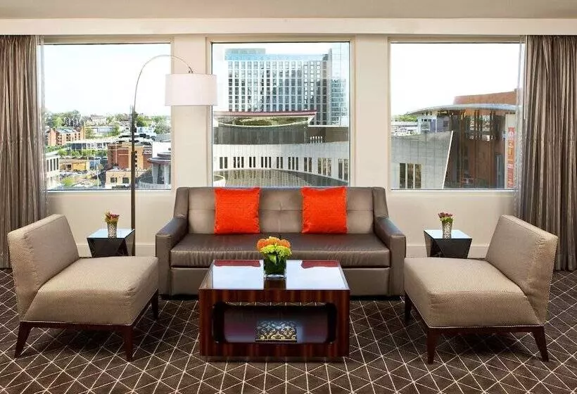 سوییت اجرایی, Hilton Nashville Downtown