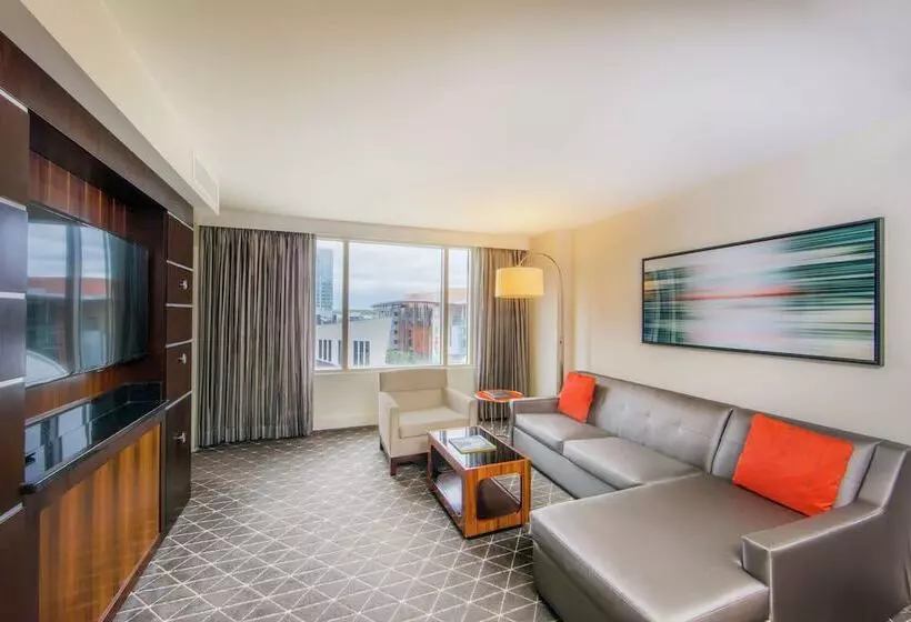 سوییت اجرایی, Hilton Nashville Downtown