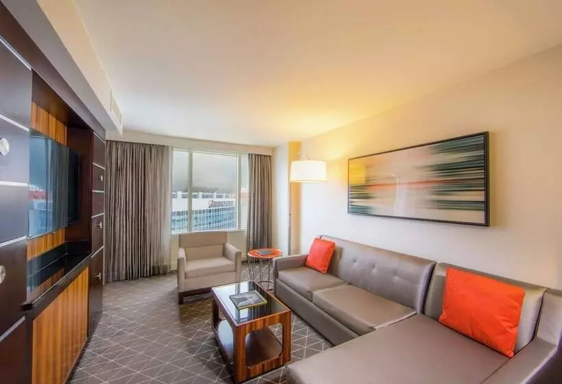 سوییت اجرایی, Hilton Nashville Downtown