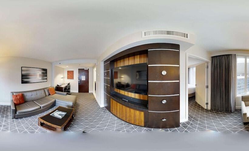 سوییت, Hilton Nashville Downtown