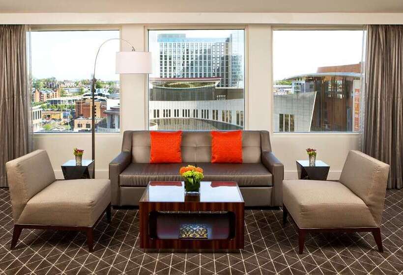 سوییت, Hilton Nashville Downtown