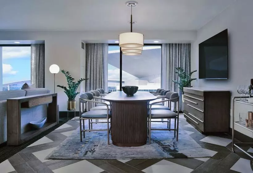 سوییت, Hilton Omaha