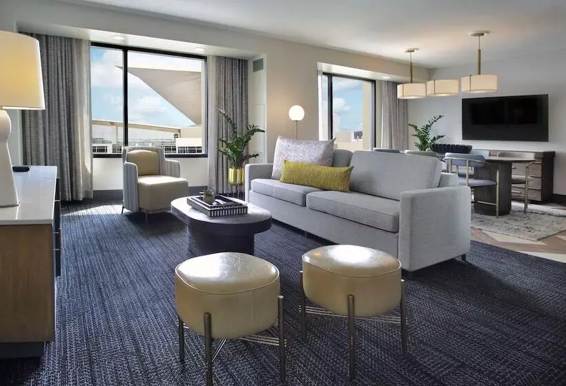 سوییت, Hilton Omaha