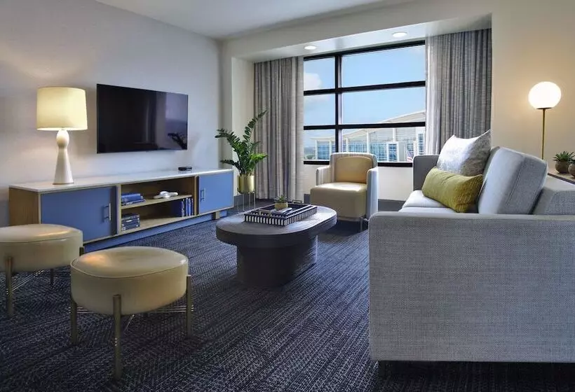سوییت, Hilton Omaha