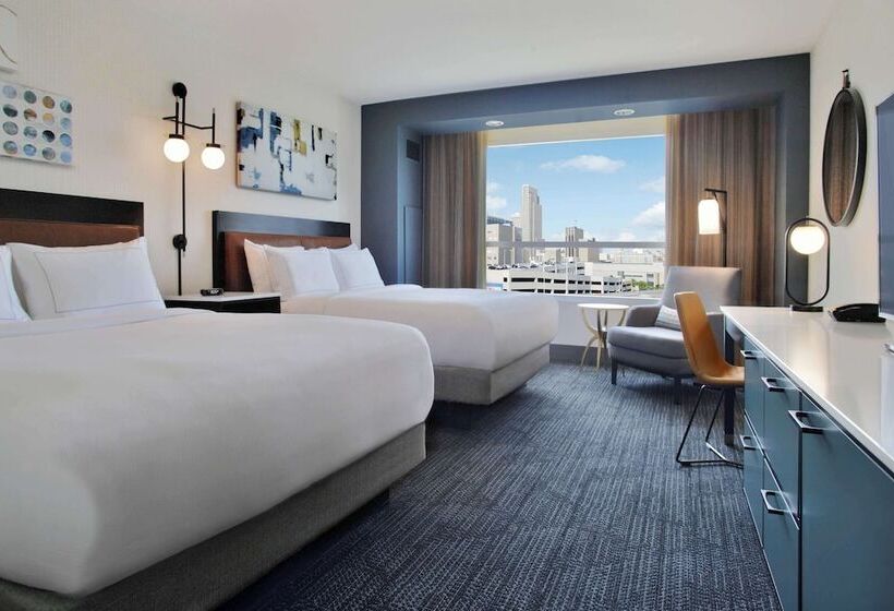 带2个双人床的标准工作室, Hilton Omaha