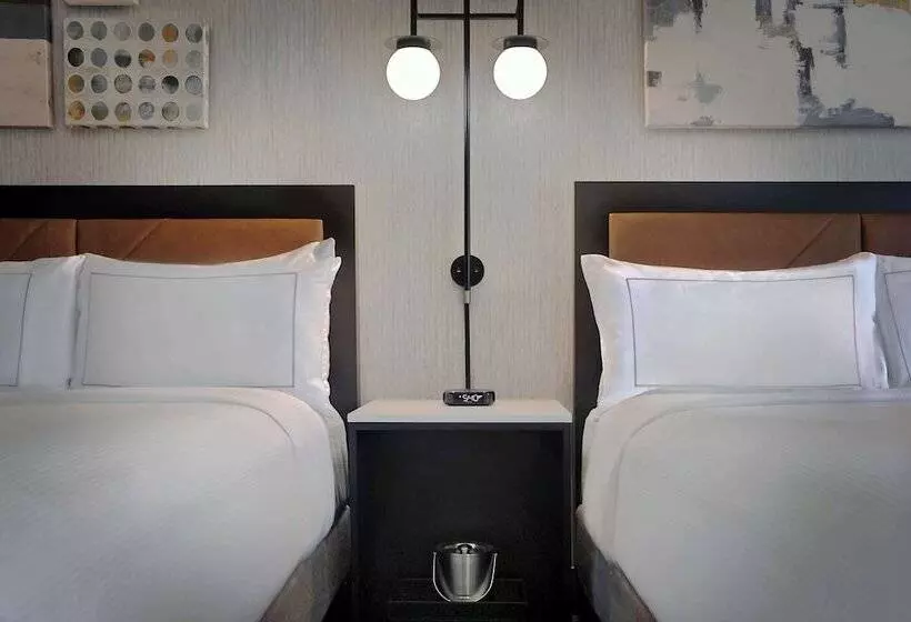 اتاق استاندارد با 2 تخت دوبل, Hilton Omaha