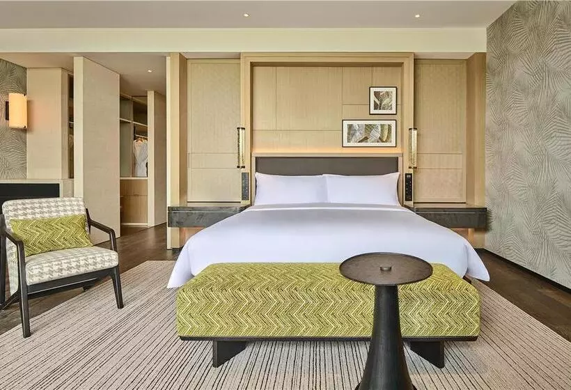 プレミアムルーム, Hilton Omaha