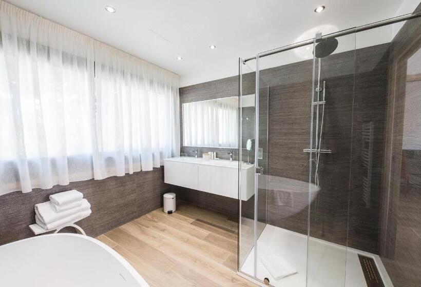 سوییت با چشمانداز جانبی دریا, Hôtel La Roya