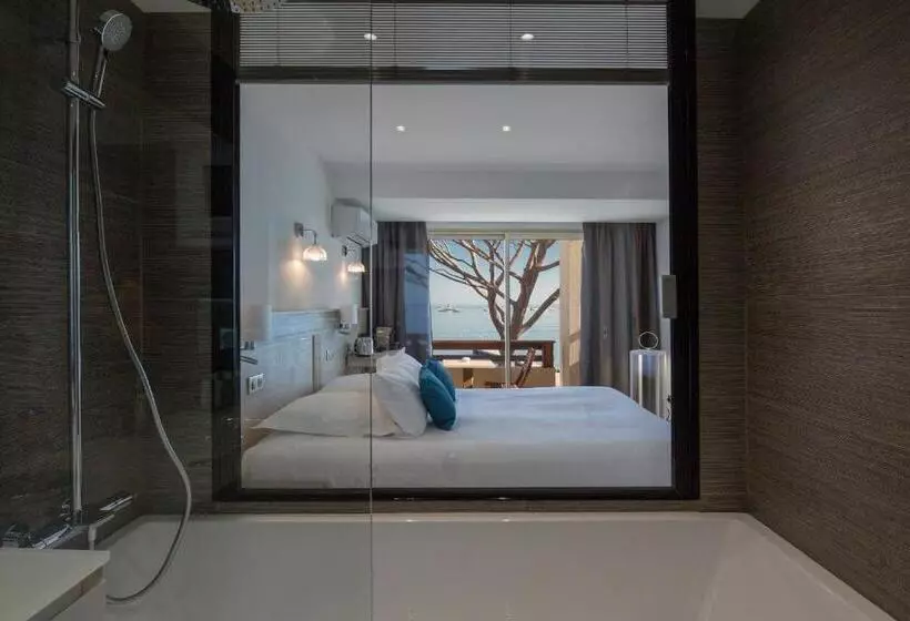 オーシャンビュースタンダードルームバルコニー付き, Hôtel La Roya