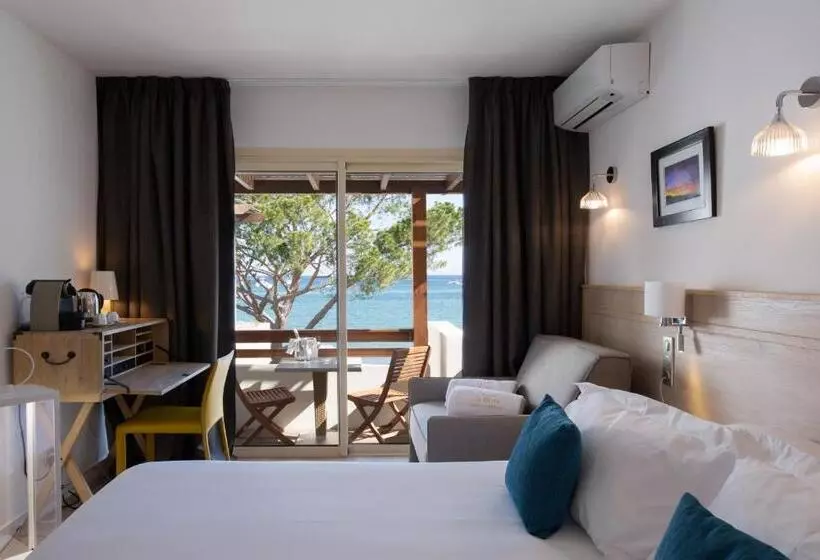 オーシャンビュースタンダードルームバルコニー付き, Hôtel La Roya