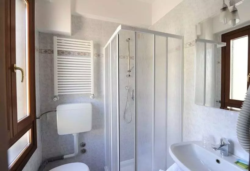 اتاق اکونومی, Villa Rosa