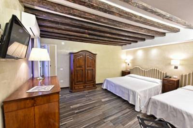 اتاق استاندارد سه نفره, Villa Rosa